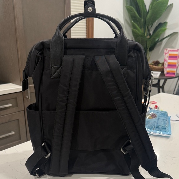 Baggallini Soho Black Backpack - Picture 2 of 4
